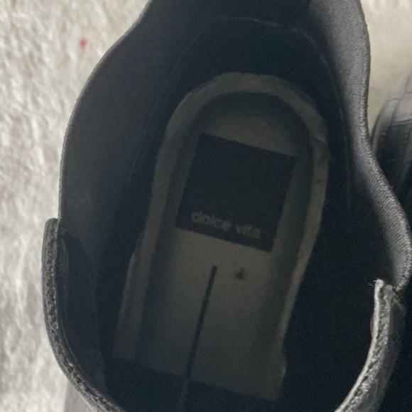 Dolce Vita Black Ankle Boots with Crocodile Texture - Picture 4 of 9